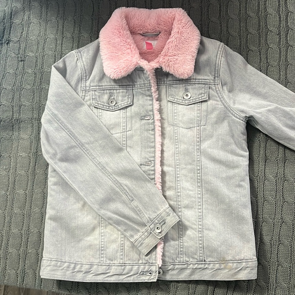 Children’s place, lined jean jacket, pink faux fur, sequin heart on back ￼